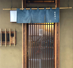 ���{����